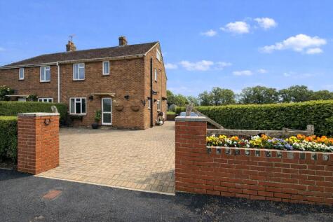 Goddards Close, Sherfield-on-Loddon, Hook, Hampshire, RG27