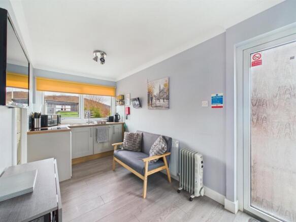 APARTMENT LOUNGE/KITCHEN