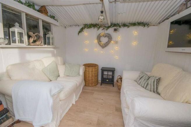 SUMMERHOUSE