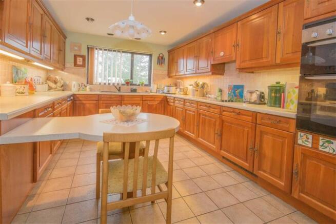 KITCHEN/BREAKFAST RO
