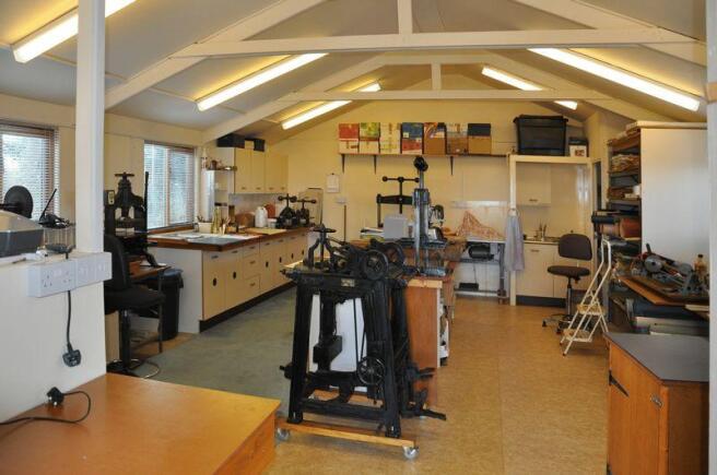 STUDIO/WORKSHO...