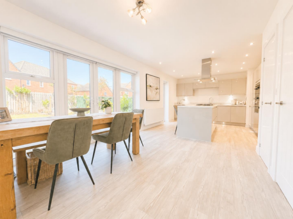 4 bed Detached for sale Image 4