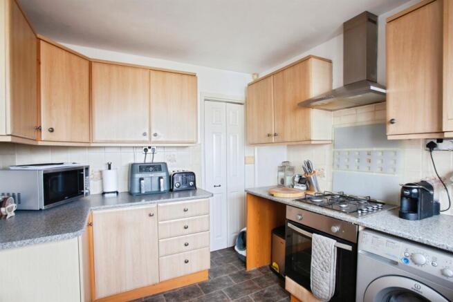 3 bed Semi-Detached for sale Image 6