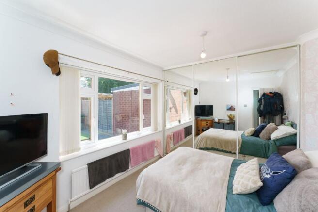 3 bed Semi-Detached Bungalow to rent Image 6