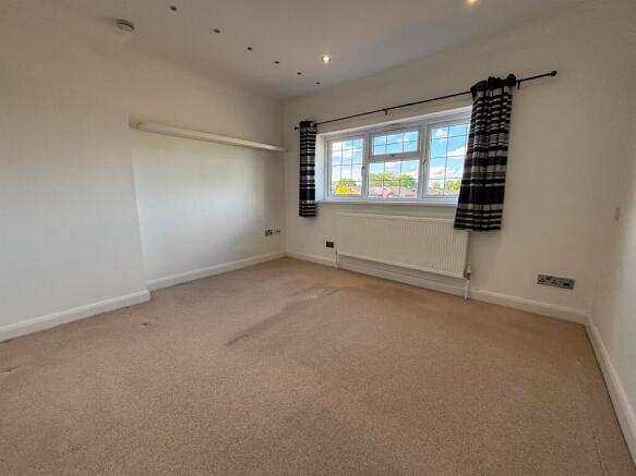 7 bed Detached for sale Image 8