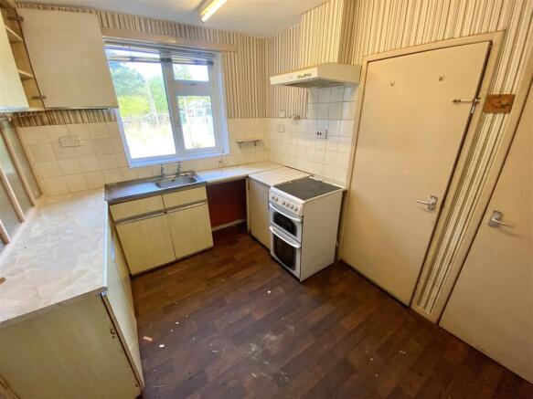 3 bed Semi-Detached for sale Image 3