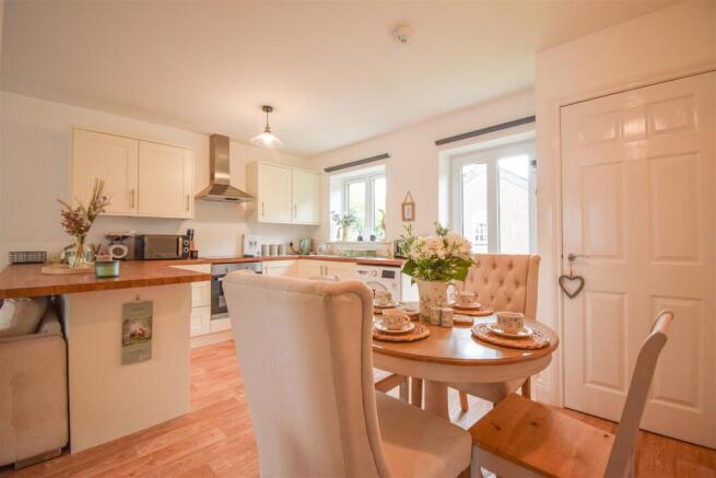 24 Pattinson Close Kitchen Dining.jpg