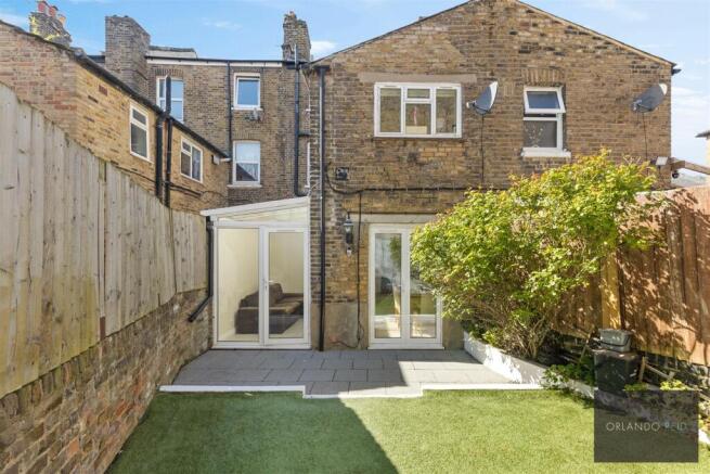 Flat A, 101 Dalyell Road SW9 9UT-2.jpg