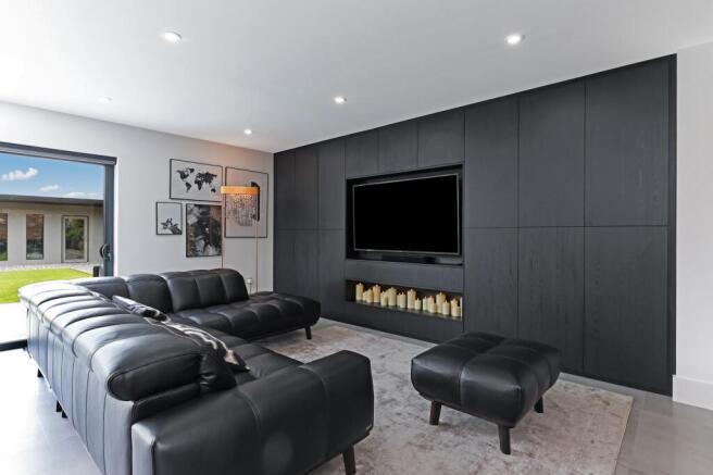 6 bed Detached for sale Image 12