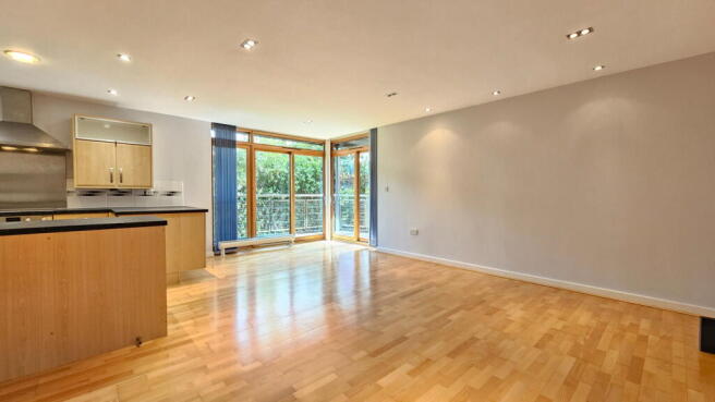 Maplespeen Court, Newbury, RG14 1NL photo 4