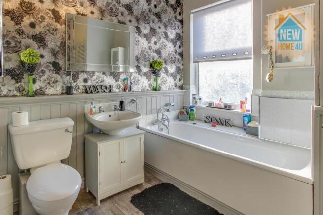FAMILY BATHROOM: