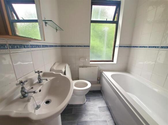 2 bed Terraced to rent Image 9