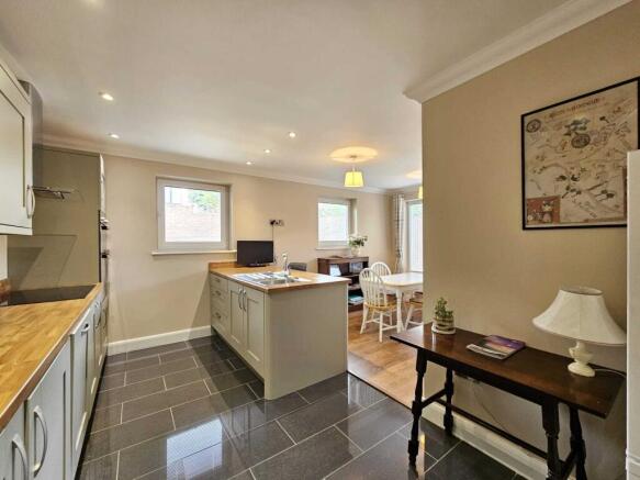 2 bed Flat for sale Image 8