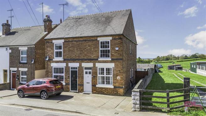 3-bed semi-detached on Linton Road, Castle Gresley, Swadlincote, £200,000