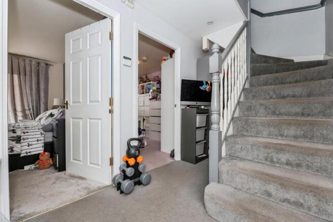 Fleming Road, Grays, RM16 photo 4