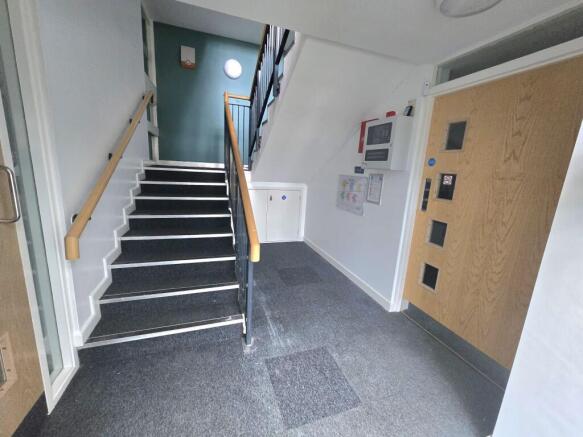 1 bed Apartment to rent Image 8