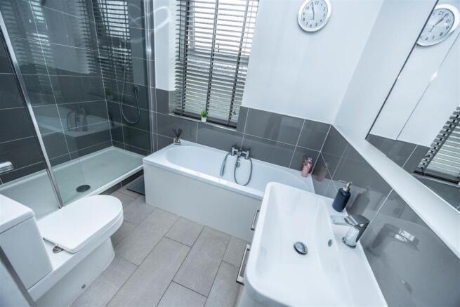 6 bed Detached for sale Image 10