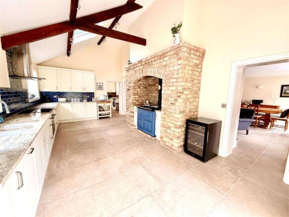 2026_09_02_Kitchen 2_Lingcroft House.jpg