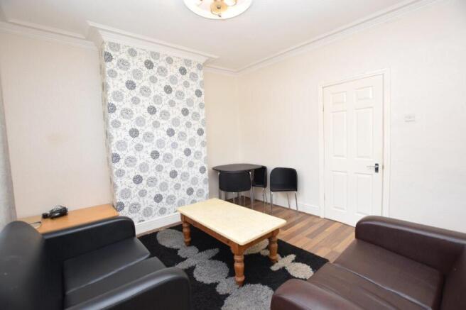 3 bed House to rent Image 4