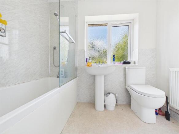 4 bed Detached for sale Image 10