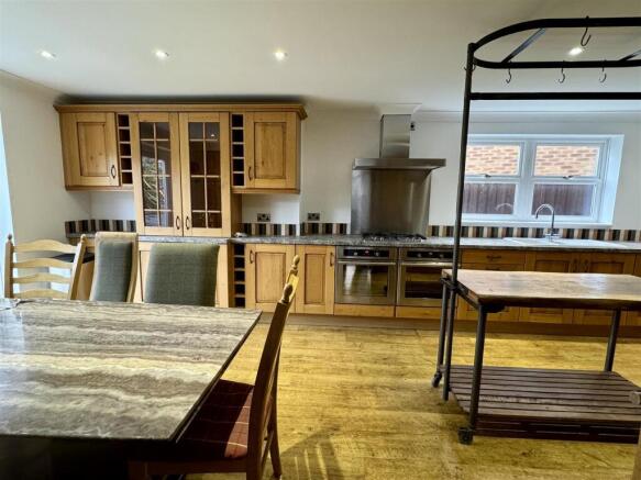 KITCHEN/DINER
