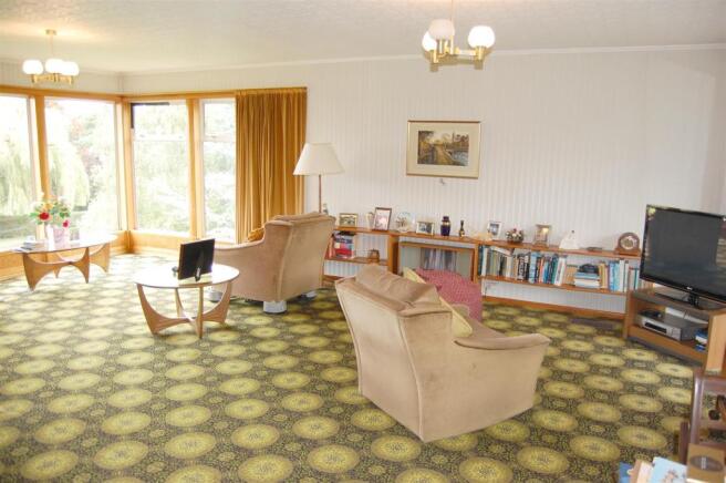 L-SHAPED OPEN PLAN L