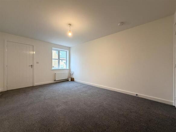3 bed Semi-Detached to rent Image 10