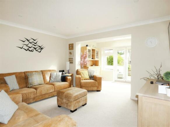 Lounge/Dining Room