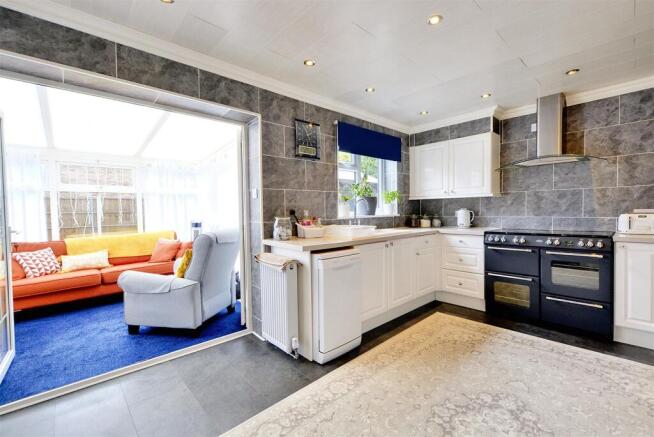 Kitchen_2.jpeg
