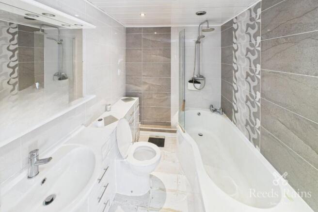 4 bed Detached for sale Image 12