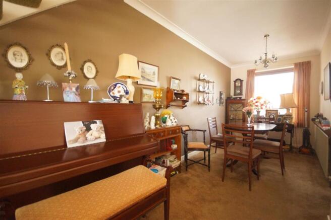 Lounge / Dining Room