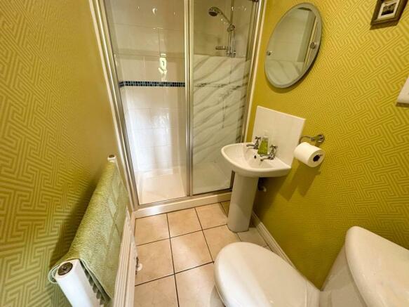 EN SUITE SHOWER ROOM