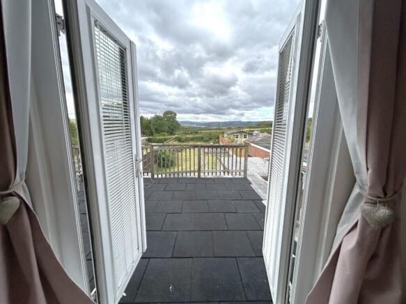 4 bed Semi-Detached Bungalow for sale Image 10