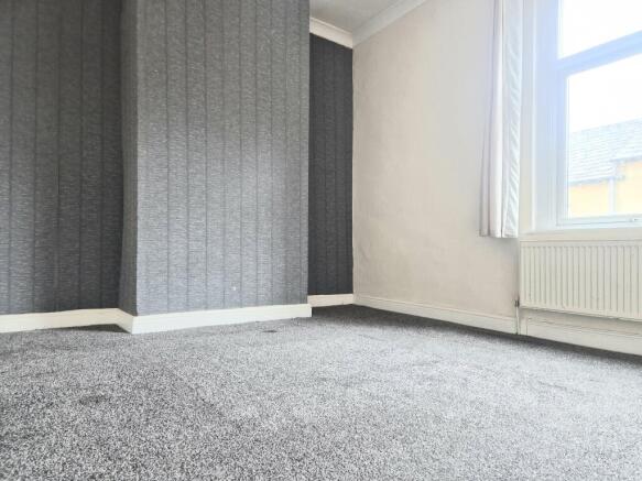 2 bed House to rent Image 4