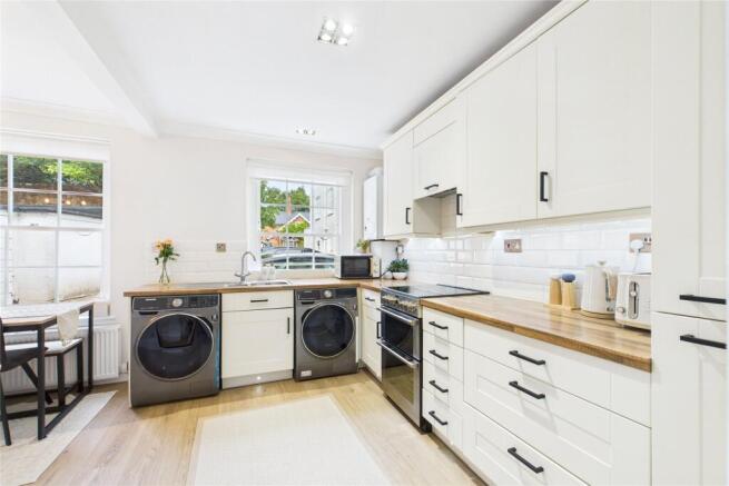 Hill Farm Road, Taplow, Maidenhead, Buckinghamshire, SL6 photo 3