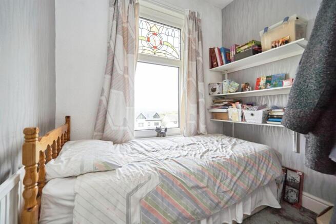 5 bed Semi-Detached for sale Image 11