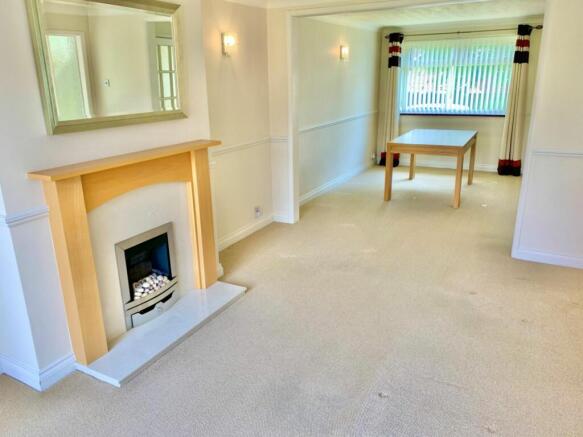 LOUNGE/DINING ROOM
