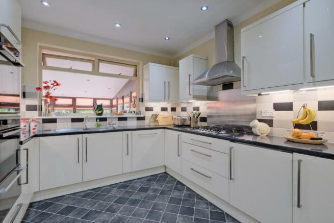 70 Belstane Rd, Carluke ML8 4BG-37.jpg
