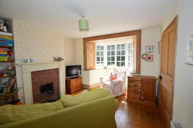EVENUNDER COTTAGE,  KINETON (DINING OR FAMILY ROOM