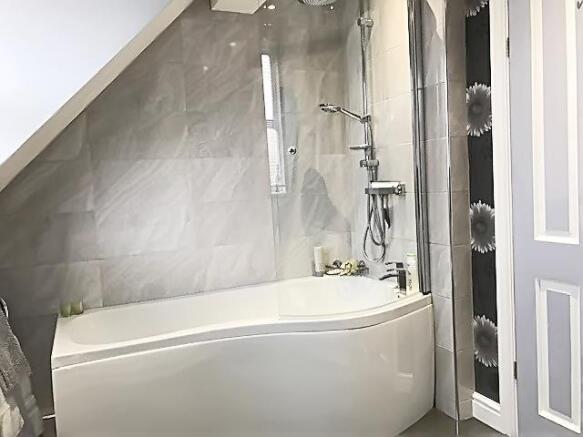 bathroom 3.jpg