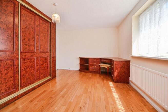 4 bed Detached for sale Image 10