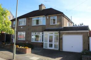 63, Hillside Gardens, Barnet EN5 2NQ
