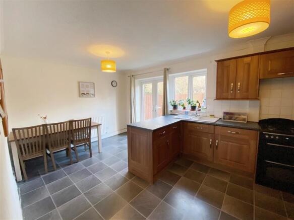 Kitchen 1.jpg