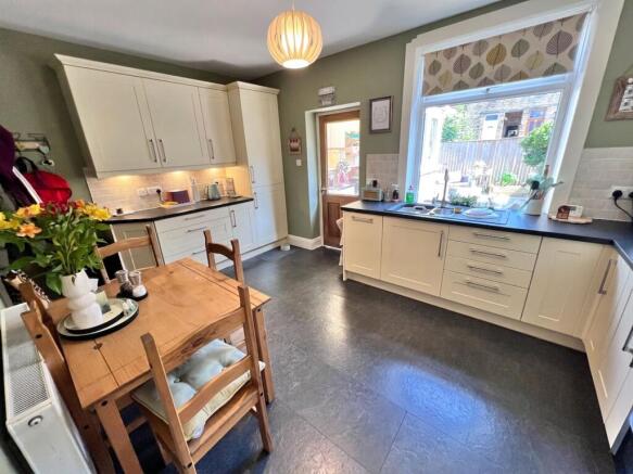 3 bed Terraced for sale Image 9
