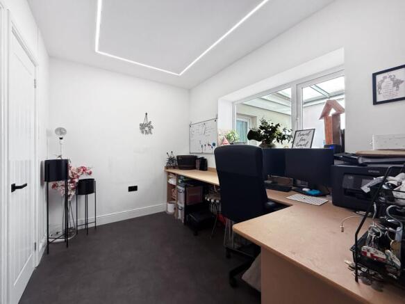 Office/Bedroom 4