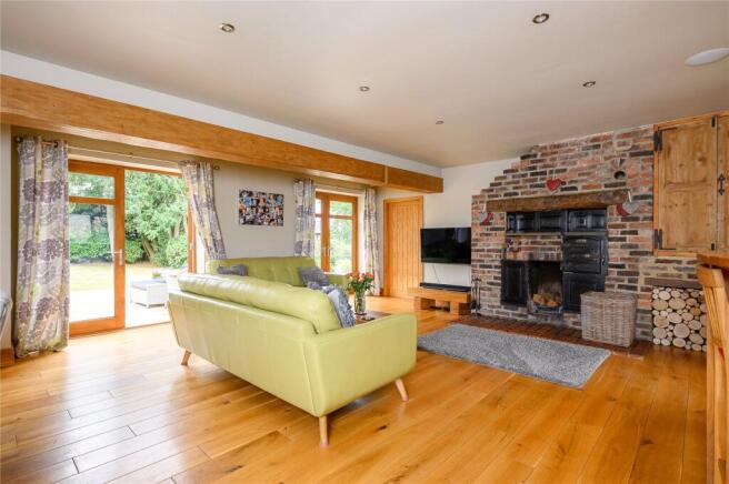 5 bed Detached for sale Image 8