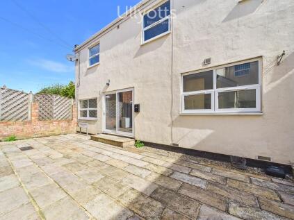 Flat 4 Marine Court, 14-16 Summerfield Road