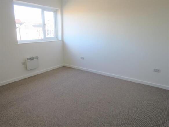 2 bed Apartment to rent Image 4