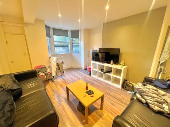 5 bed Terraced to rent Image 8