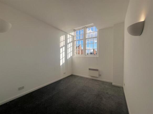 2 bed Apartment to rent Image 9